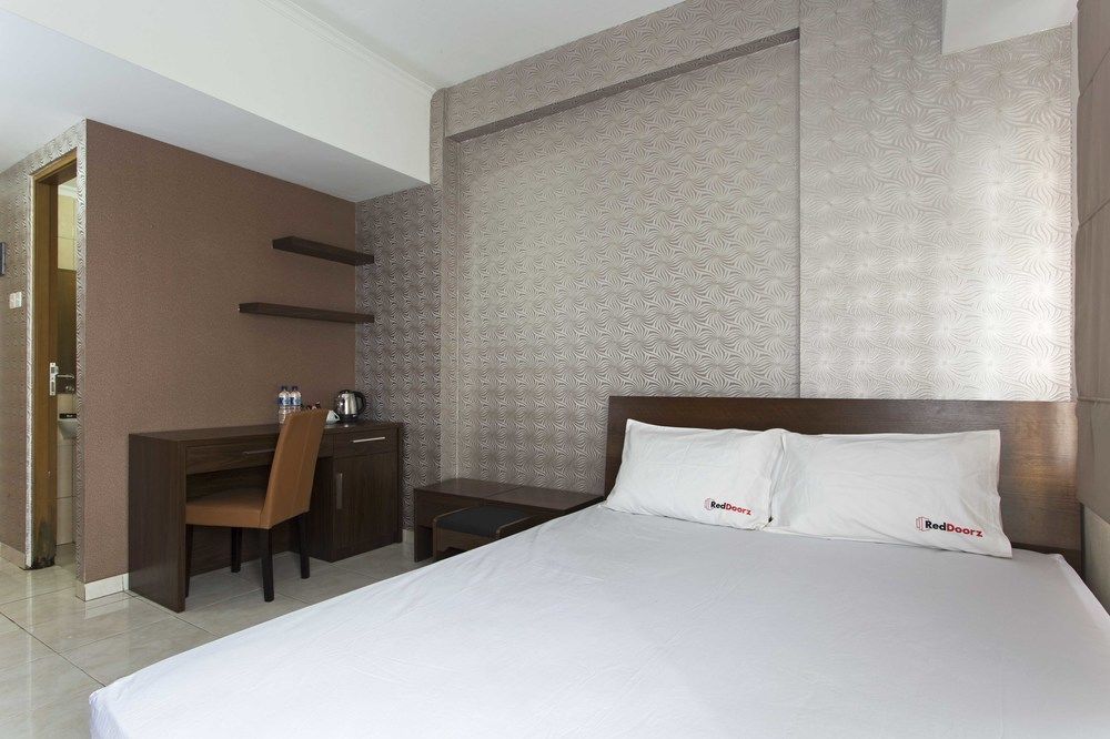 Reddoorz Apartment @ Margonda Residence Depok Dış mekan fotoğraf