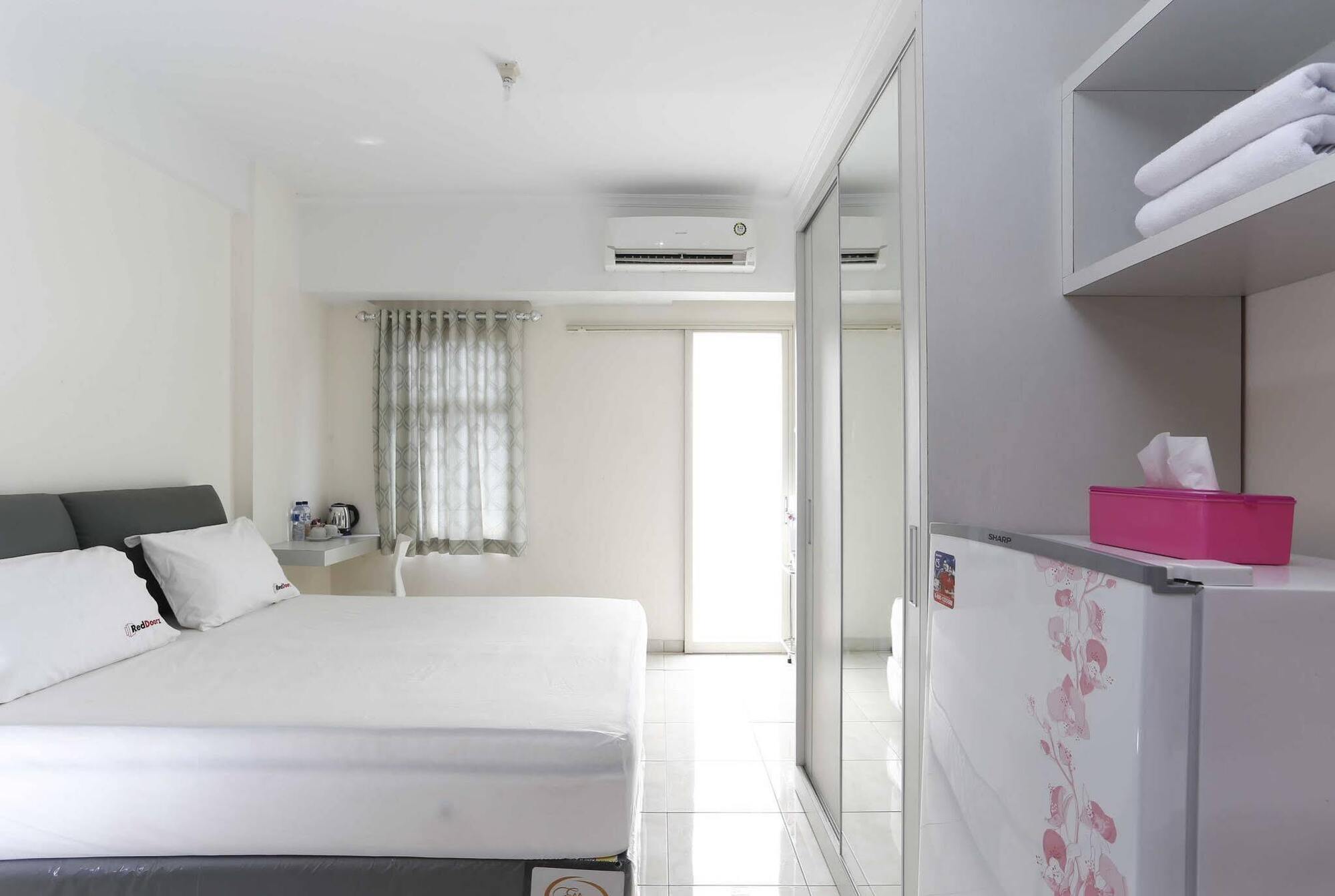 Reddoorz Apartment @ Margonda Residence Depok Dış mekan fotoğraf