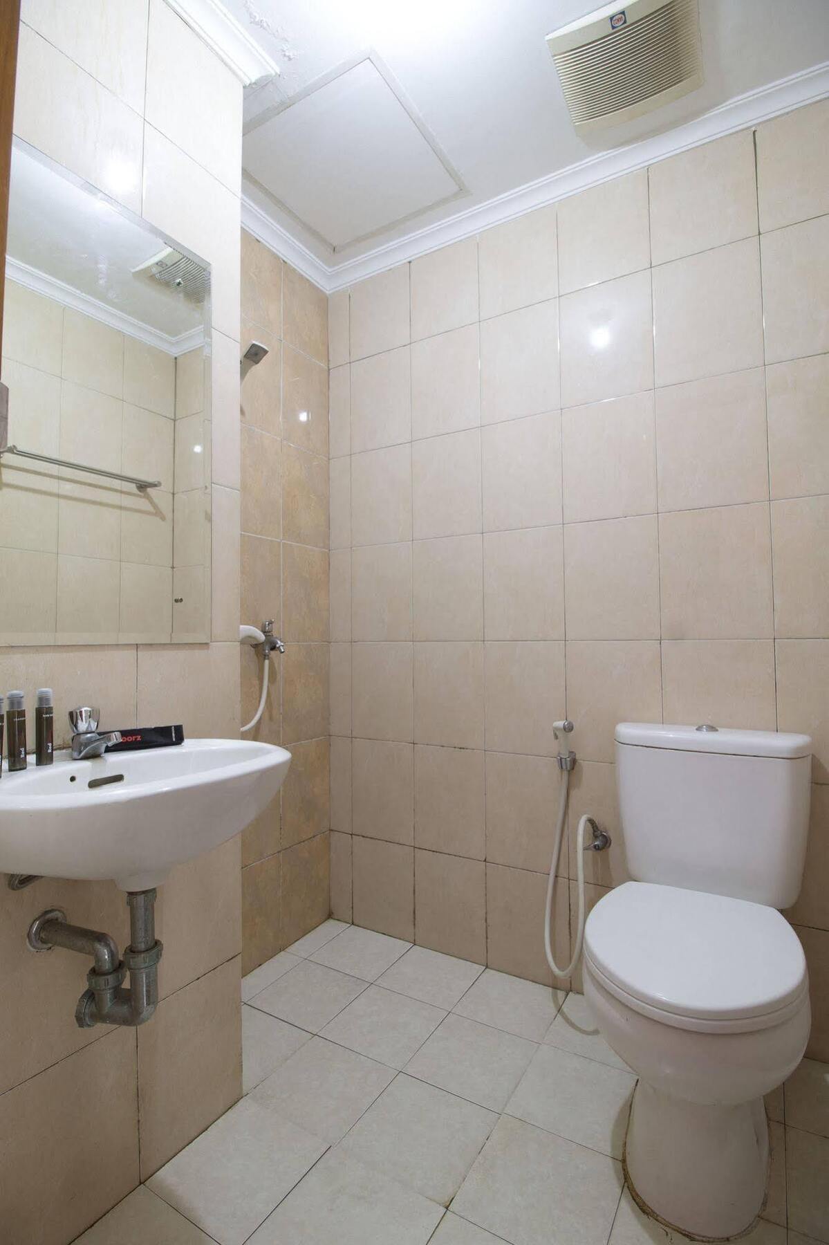 Reddoorz Apartment @ Margonda Residence Depok Dış mekan fotoğraf